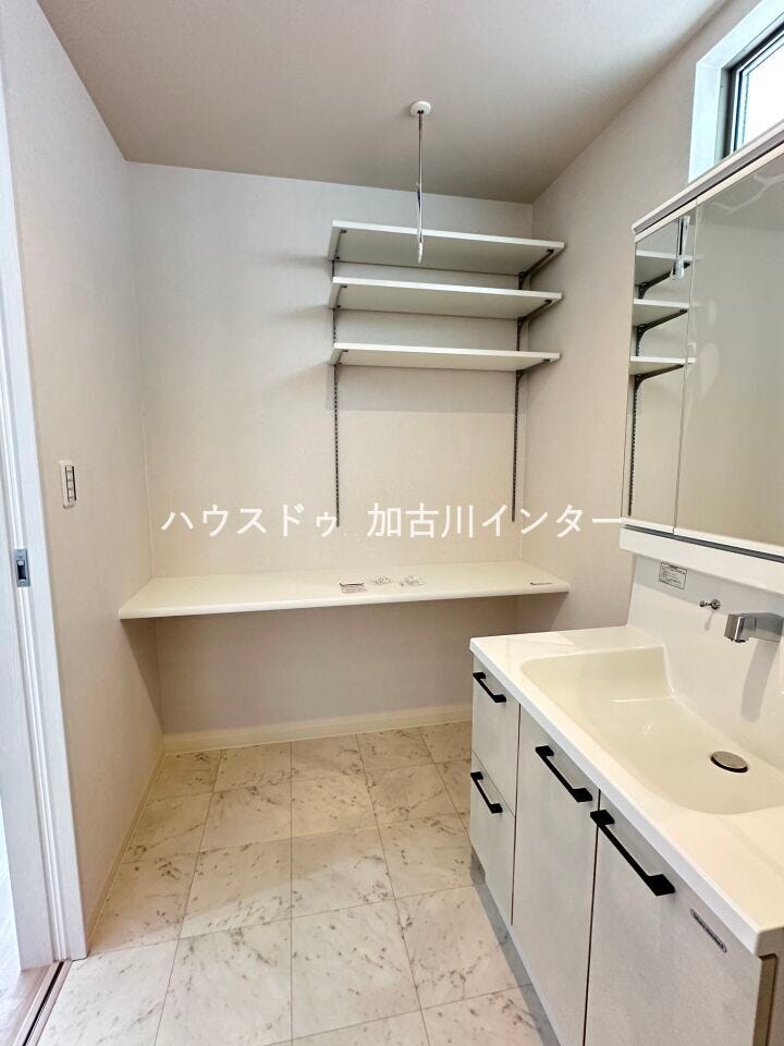 収納棚は可動棚◎