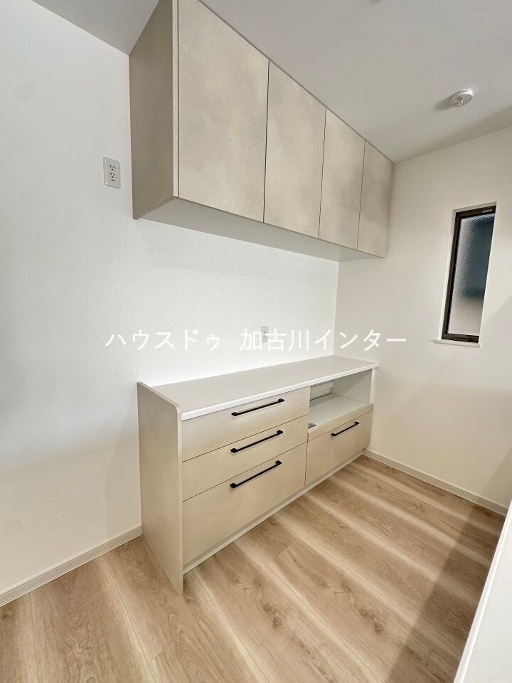 カップボード付き!!
