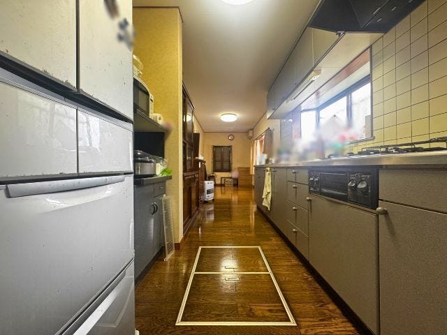 キッチンからダイニングまで見渡せる配置で、配膳や片付けがしやすい動線。水まわりへも行き来しやすく、家事効率の良い間取りです♪