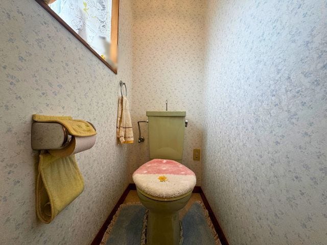 1階・2階それぞれにトイレを備えた間取り。家族が多いご家庭でも使いやすく、暮らしやすさにつながります。就寝時や朝の身支度時にもスムーズです。