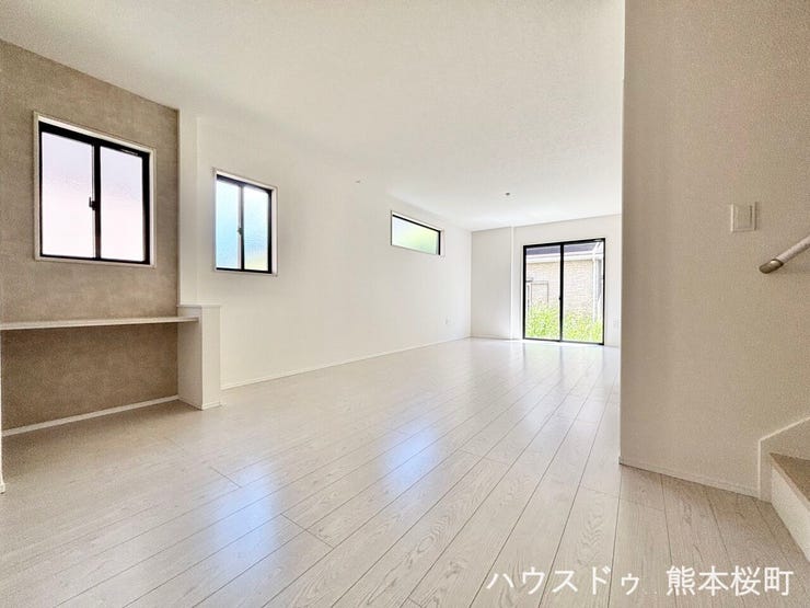 ■安らぎと笑顔の中心地■陽光が優しく降り注ぎ、会話が自然と弾む。ここでは、毎日が特別な時間へと変わります。