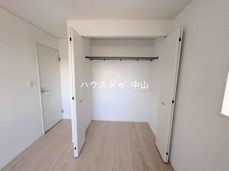 \各部屋に収納を確保/
全居室に収納スペース付きで、衣類や学用品もすっきり整理。お部屋を広く使える、暮らしやすさに配慮した住まいです。