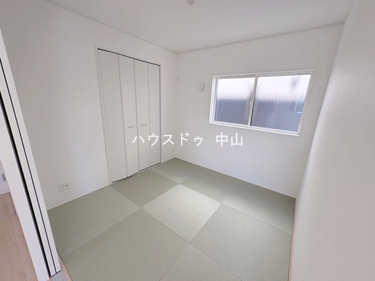 \暮らしにゆとりをもたらす和の空間/
客間や寝室、お子さまの遊び場、在宅ワークにも活躍する万能な和室。落ち着きある空間として使いやすく、暮らしの幅を広げてくれます。