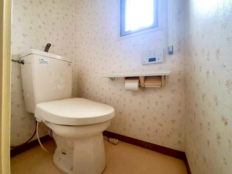 【Toilet】清潔感があり、落ち着いたデザインのトイレ。家族みんなが快適に使えます。