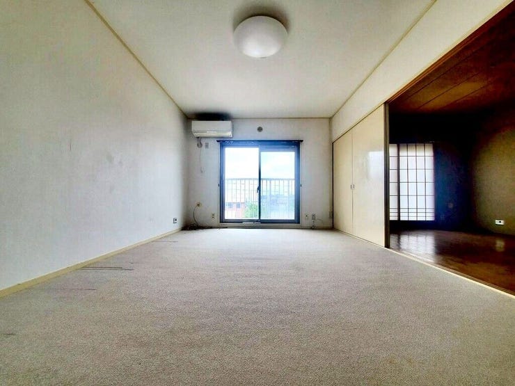 【Living】家族が集まりやすい場所で、くつろぎと会話が自然に生まれます。