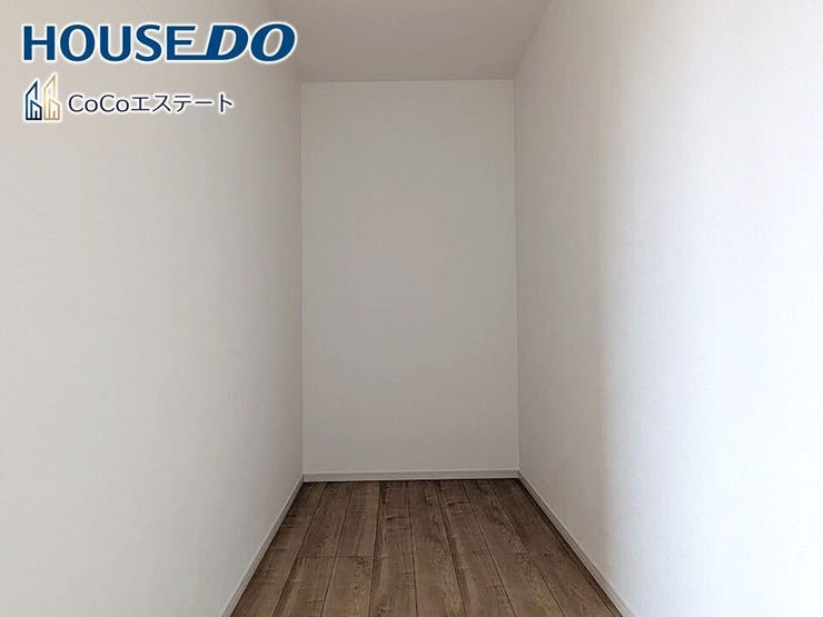 □■収納■□
ウォークインクローゼット♪
普段使いのお洋服や小物はもちろん、シーズンオフのものまでしっかり収納できる頼もしいスペースです。
