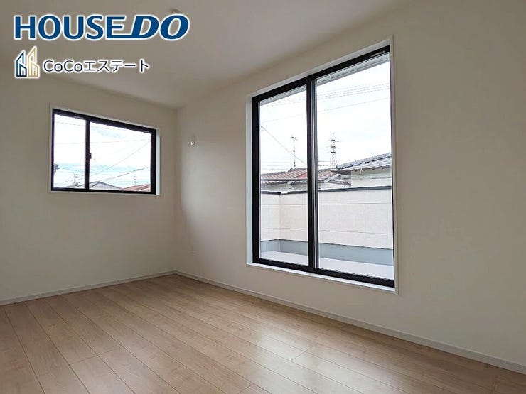 □■洋室■□
5.6帖の洋室です♪
光が取り込みやすい2面採光のお部屋です。日当たり・風通し良好です♪