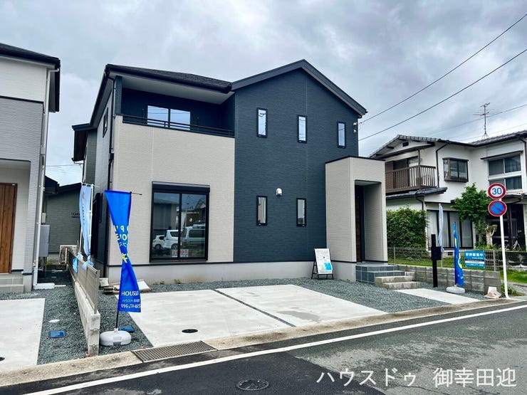 ■車と趣味の幅が広がる場所■単なる駐車スペースではない、洗車やタイヤ交換、DIYにも使える多目的な屋外スペースです。