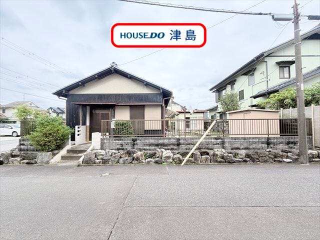【外観】
神守小学校・神守中学校エリア。約71.9坪の広々とした敷地。現在上物があり解体後、更地でのお引渡し。