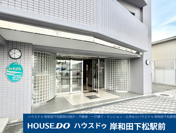 美しく洗練されたタイル貼りのマンションエントランスです!ガラスブロックを配したモダンなデザインで、明るく開放感があります。共有部も綺麗に維持管理されており、安心感と品格を兼ね備えたお家の顔です。