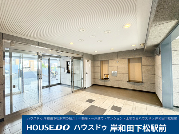 オートロック完備で防犯面も安心の、明るく広々としたエントランスロビーです!管理人室の窓口もあり、セキュリティや管理体制も良好。不審者の侵入を防ぎ、日々の暮らしに高い安心感と快適さをプラスします。