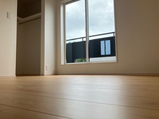 2階中央のお部屋です。バルコニーに出られます。