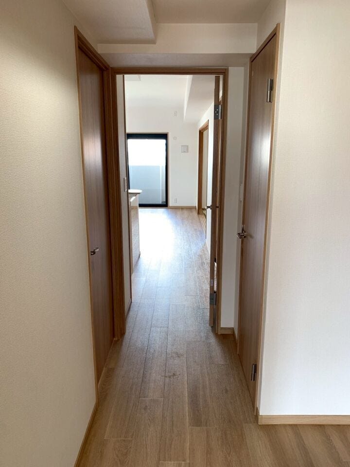 すっきりとした動線の廊下は各部屋への移動もスムーズ
