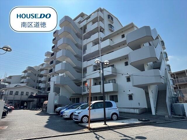 総戸数80戸。小学校まで徒歩約7分、中学校まで徒歩約21分。