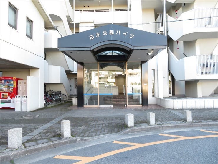 マンション北側エントランスです。