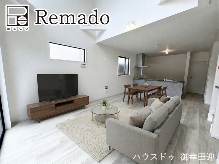 【リビング】
■家族の笑顔が集う中心地■お気に入りの家具を迎え、窓からは心地の良い光が差し込みます。※CGで家具を配置しています。