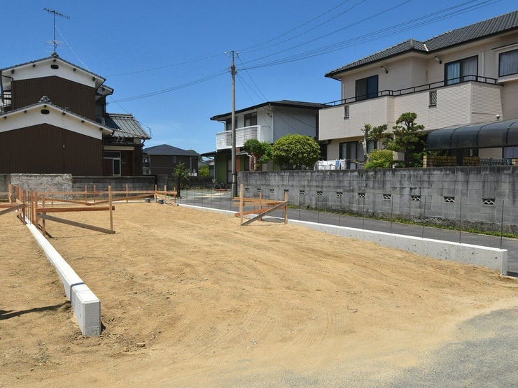 【外観写真】
建設地を南東側より撮影 2026.07.10