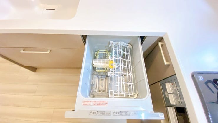 食洗機付きのシステムキッチン。
忙しい毎日に役立ちます◎