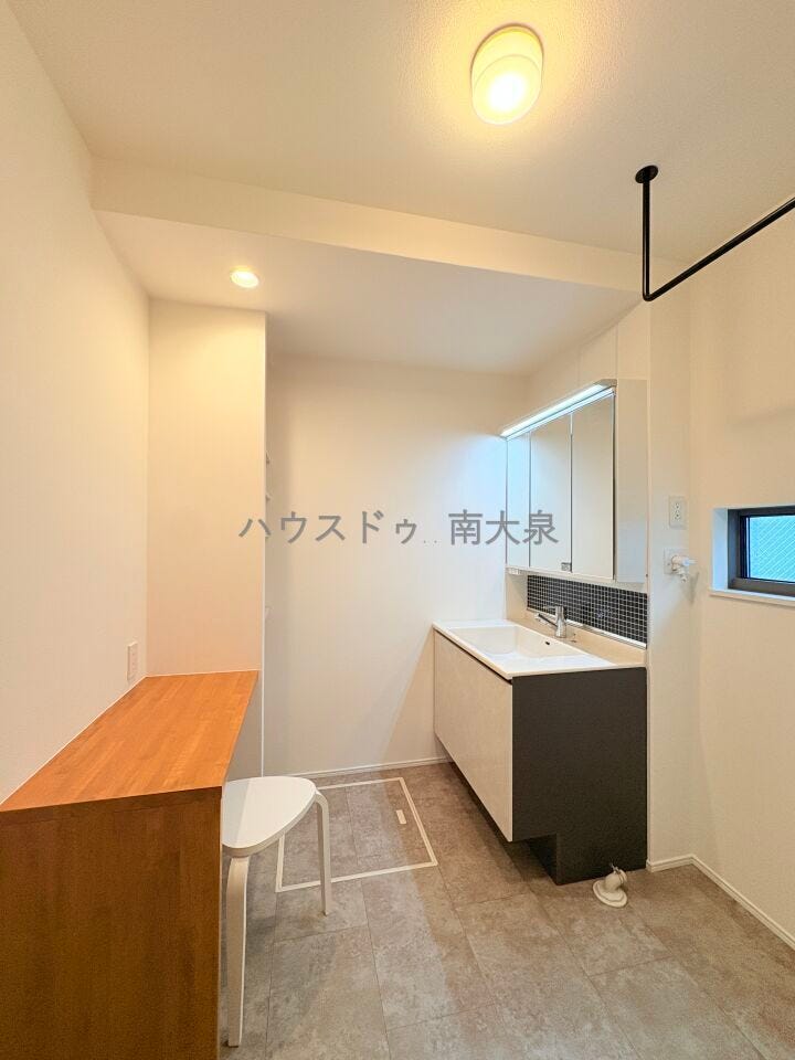 お風呂場スペースが本当に広いんです!!!
ドレッサースペースには美顔器やスチーマーを置いて座りながらお家エステも楽しめちゃう♪