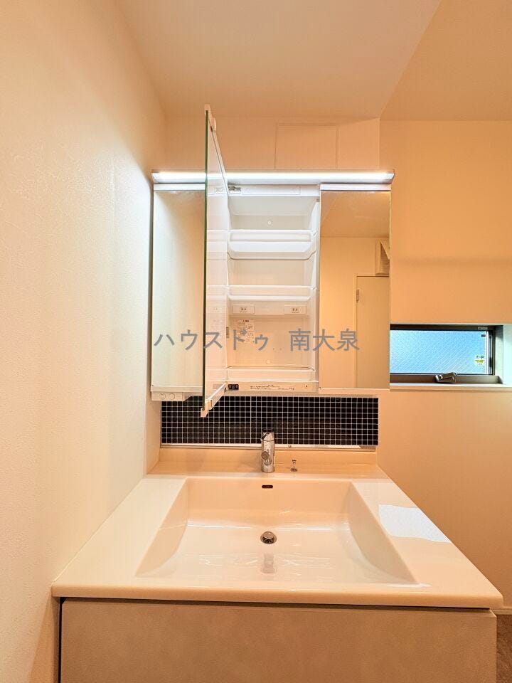 収納たっぷりスタイリッシュな洗面台☆