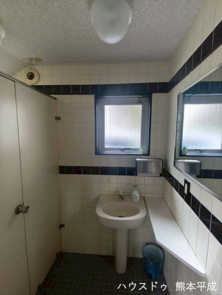1階のトイレはお客様用の個室トイレです