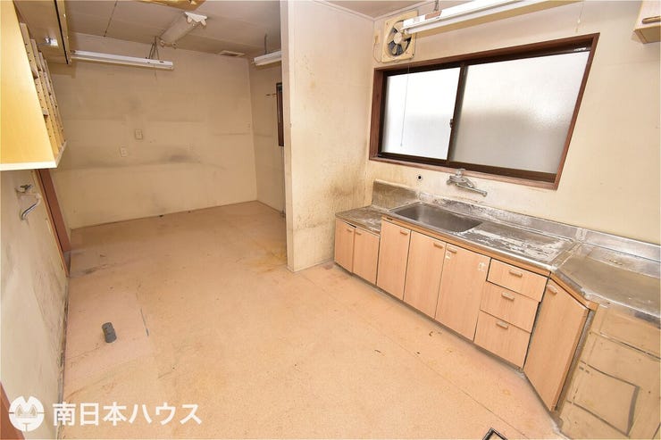 田上台２丁目 中古戸建 【ダイニングキッチン】広々とした約9帖のダイニングキッチンです！簡易キッチンなのでコンロはありません！