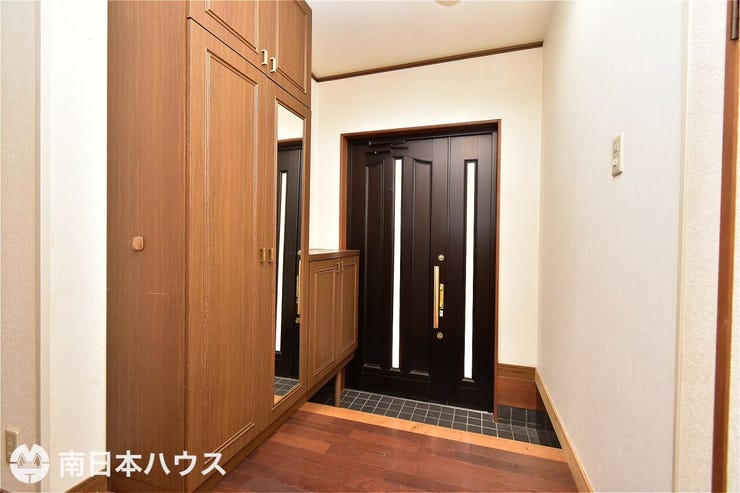 田上台２丁目 中古戸建 【玄関】1階4DKの玄関です！大容量のシューズボックス付き！