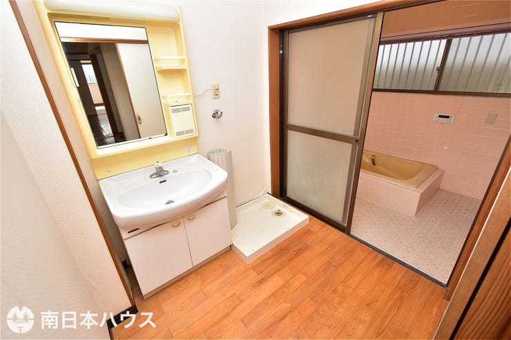田上台２丁目 中古戸建 【洗面所】1階の洗面所です！十分な脱衣スペースを設けてあります♪