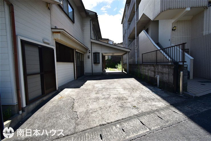 田上台２丁目 中古戸建 【駐車場】駐車場は縦列で4台以上駐車可能です！