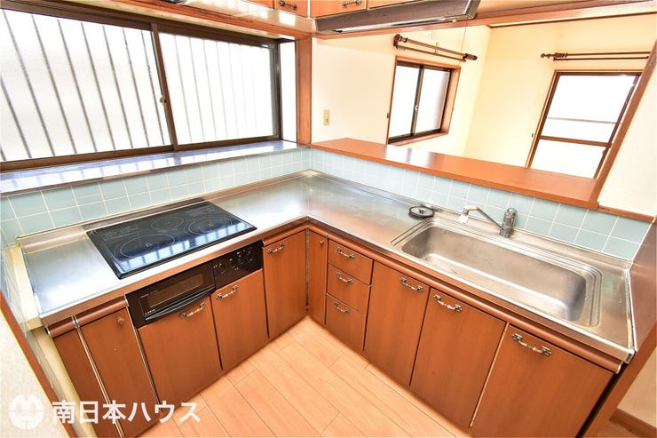 田上台２丁目 中古戸建 【キッチン】2階キッチンです！吊戸棚付きの収納豊富なキッチンです！カウンターもあります♪