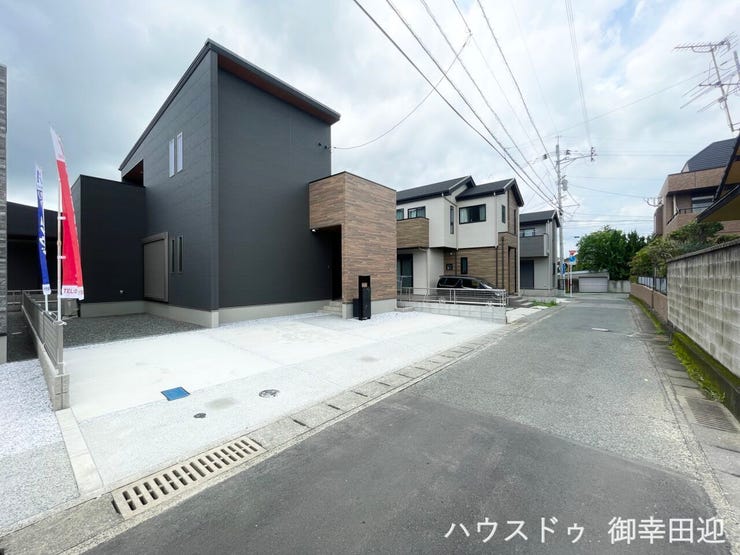 ■車と趣味の幅が広がる場所■単なる駐車スペースではない、洗車やタイヤ交換、DIYにも使える多目的な屋外スペースです。