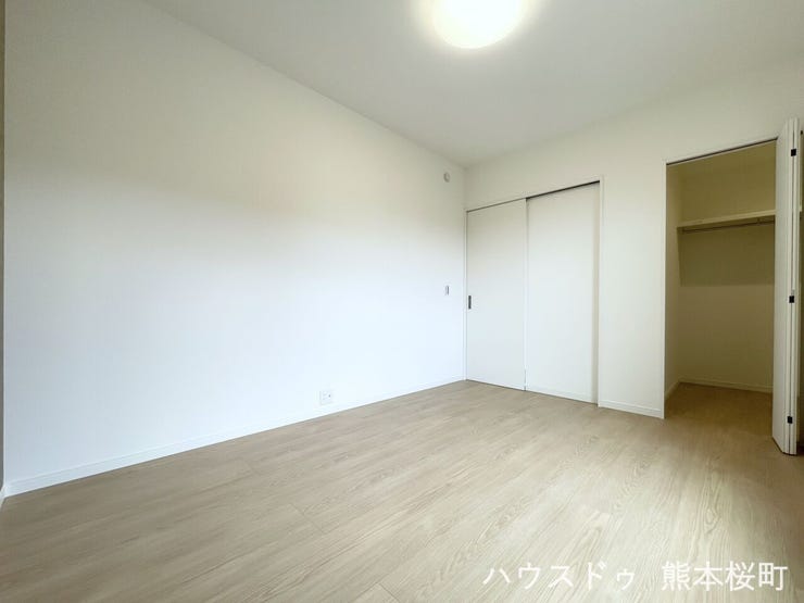 ■2階6帖洋室■心からリラックスできる静けさ、上質な眠りで、毎日をリセットします。明日への活力を養う空間です。