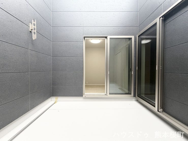 ■空の下の開放的な特等席■日光浴や読書、外の空気を感じながらリフレッシュ。暮らしを豊かにする、もう一つの心地よい空間です。