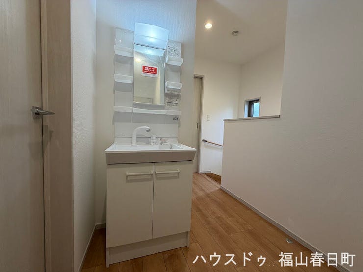 2階のコンパクト洗面台です!朝のお支度に大活躍です!
