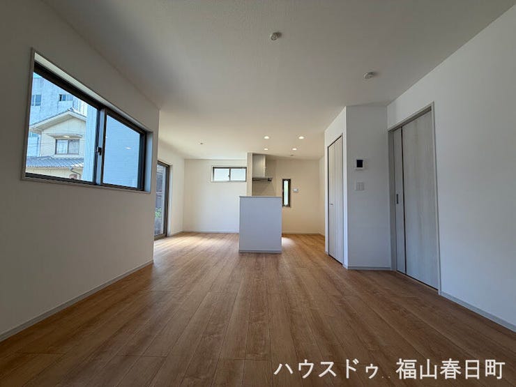 【リビング】
広くて明るいリビングは、快適に過ごせる空間となっています!