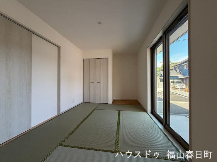 リビング隣接の憩える畳空間!