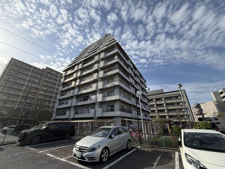 敷地内に駐車スペースあり(空き状況要確認)。お車をお持ちの方にも便利な環境です。