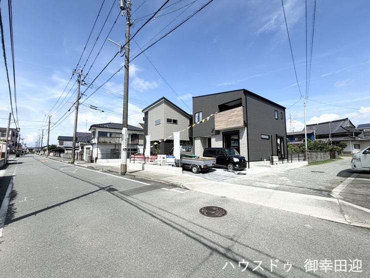 ■理想を叶える新しい暮らしの舞台■高いデザイン性と機能性を兼ね備えた住まい。ここで、家族の新しい物語が始まります。