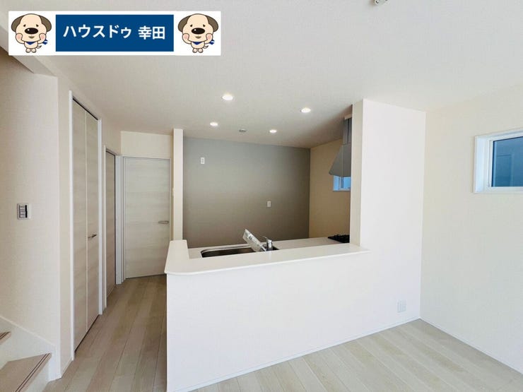 カウンターキッチンになっており、リビングの様子を見ながら作業をすることができます。