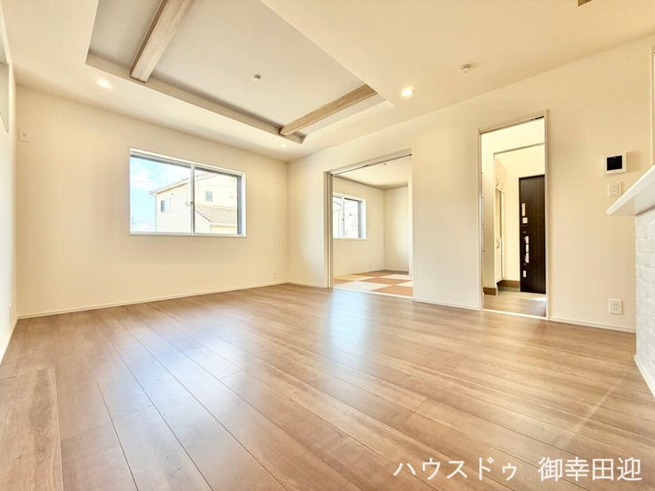 ■安らぎと笑顔の中心地■陽光が優しく降り注ぎ、会話が自然と弾む。ここでは、毎日が特別な時間へと変わります。