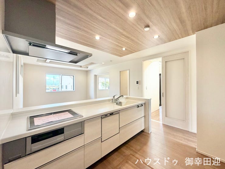 ■家族の「美味しい」が集まる舞台■高い機能性と美しいデザインを両立。料理する人も、待つ人も、笑顔になれる場所です。