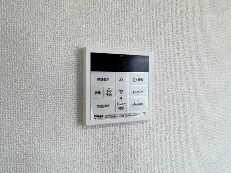 ○オートバスパネル○ 同仕様
いつでも適温のお風呂にはいれるのが嬉しいですね♪
キッチンからの操作もできるので便利です♪