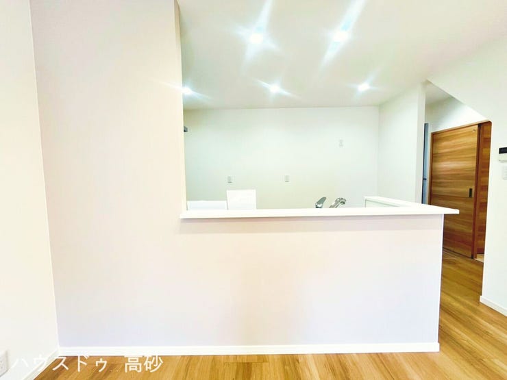 配膳も片付けもスムーズな、家事ラク動線が魅力です。