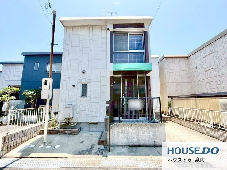 【外観】
周辺は落ち着いた住宅街の雰囲気で、前面道路も見通し良好です。