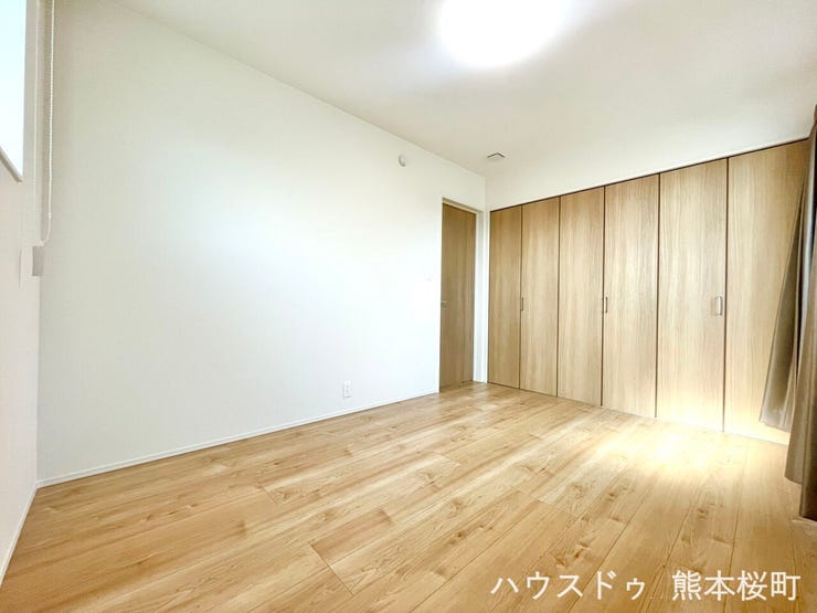 ■2階6帖洋室■心からリラックスできる静けさ、上質な眠りで、毎日をリセットします。明日への活力を養う空間です。