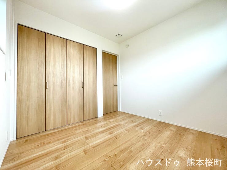 ■2階4.5帖洋室■寝室、書斎、趣味の部屋。家族の成長やライフスタイルに合わせ、様々な使い方ができる快適な空間です。