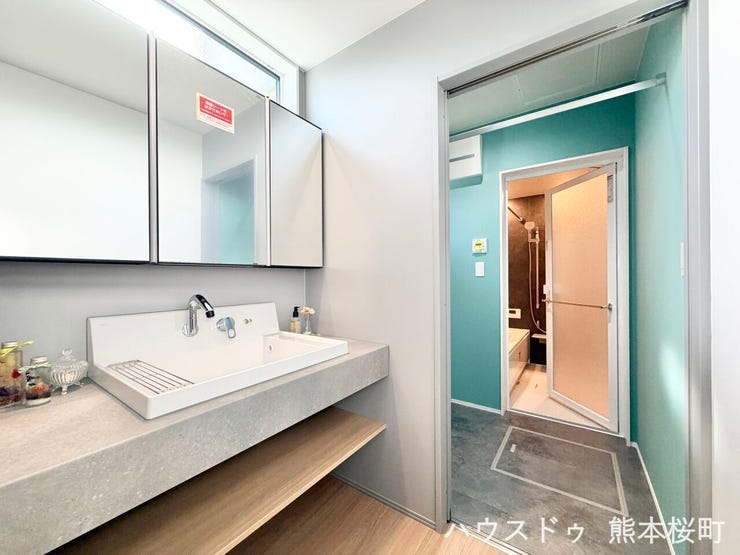 ■清々しいリフレッシュ空間■自分を磨き、気持ちを切り替える。心地よい光が差し込むプライベートスペース。