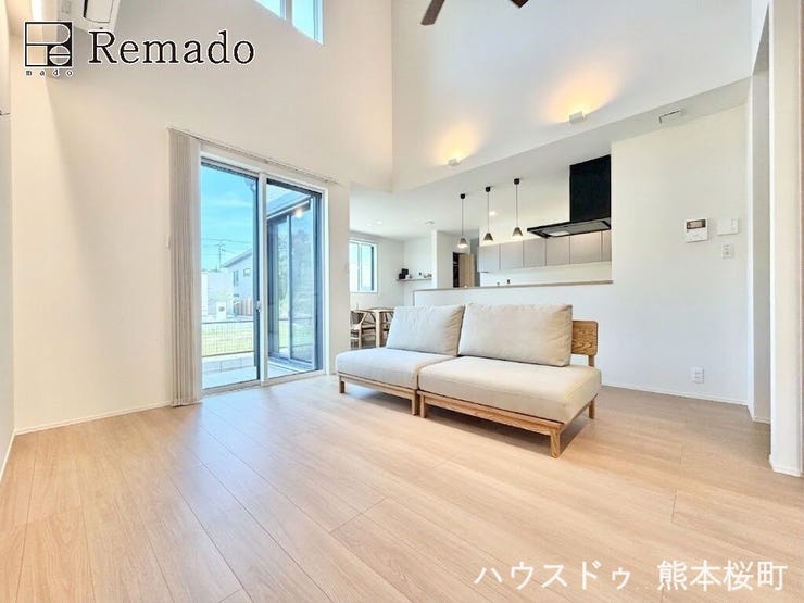 ■家族の笑顔が集う中心地■お気に入りの家具を迎え、窓からは心地の良い光が差し込みます。