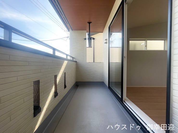 ■空の下の開放的な特等席■日光浴や読書、外の空気を感じながらリフレッシュ。暮らしを豊かにする、もう一つの心地よい空間です。