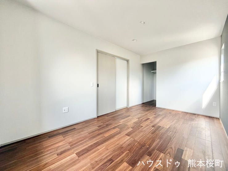 ■2階7.5帖洋室■心からリラックスできる静けさ、上質な眠りで、毎日をリセットします。明日への活力を養う空間です。